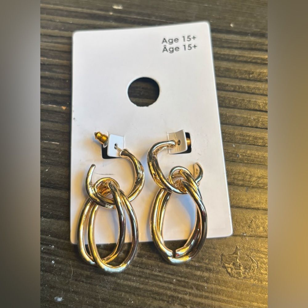 NEW! Gold Tone Post Link Hoop Earrings NWT

New with tags